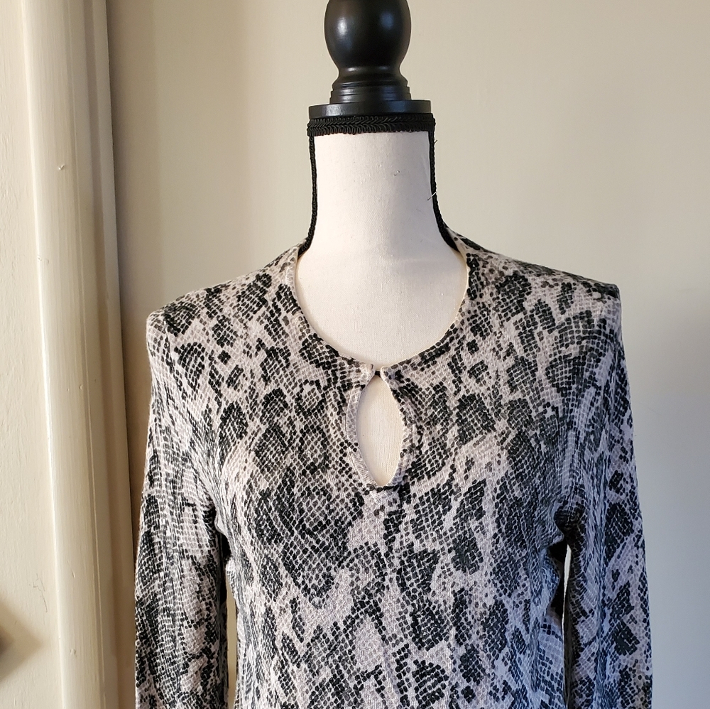 Sweater - Picture 3 of 3